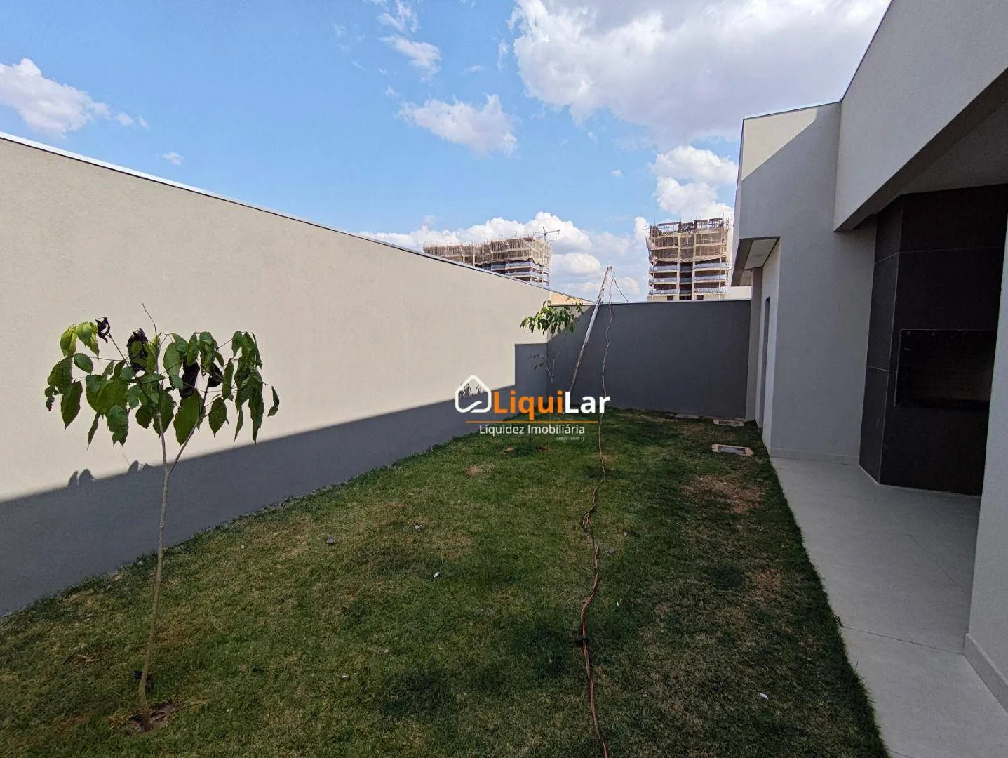 Imagem Casa térrea em condomínio fechado no Parque dos Poderes.