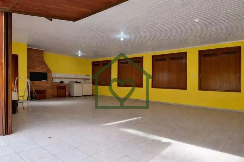 Imagem Casa residencial com 3 dormitórios, sendo 1 suíte. Um dos dormitórios conta com móveis planejado...