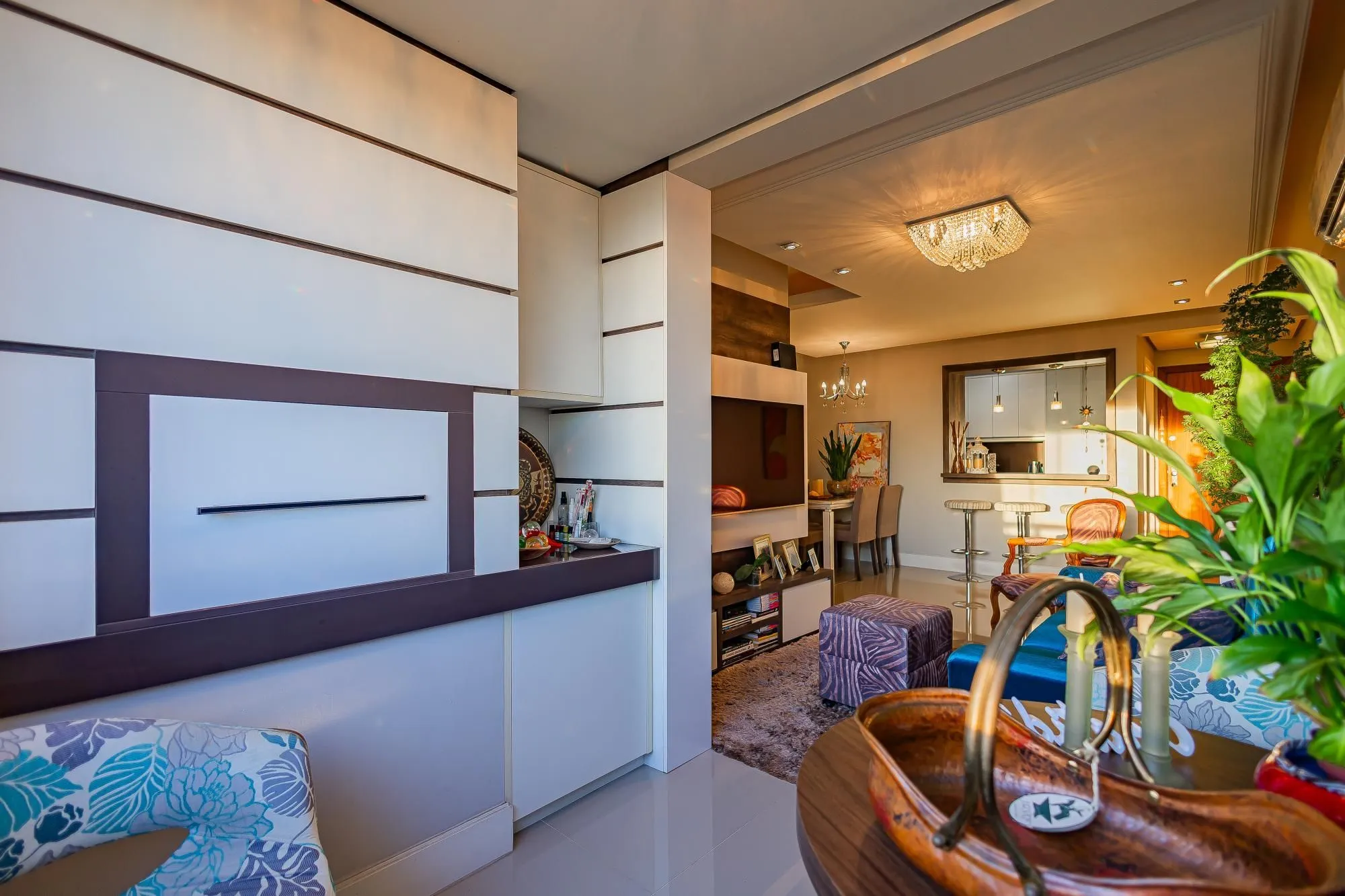 Imagem Apartamento de 97m² privativos com 3 dormitórios e 2 vagas