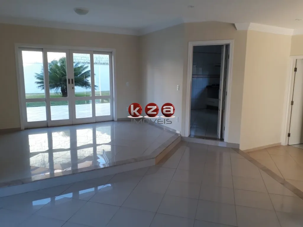 Imagem Casa de 3 quartos no Condomínio Terras do Caribe, em Valinhos-SP: 3 salas, 1 suíte, 4 vagas de garagem e 218m² de área.