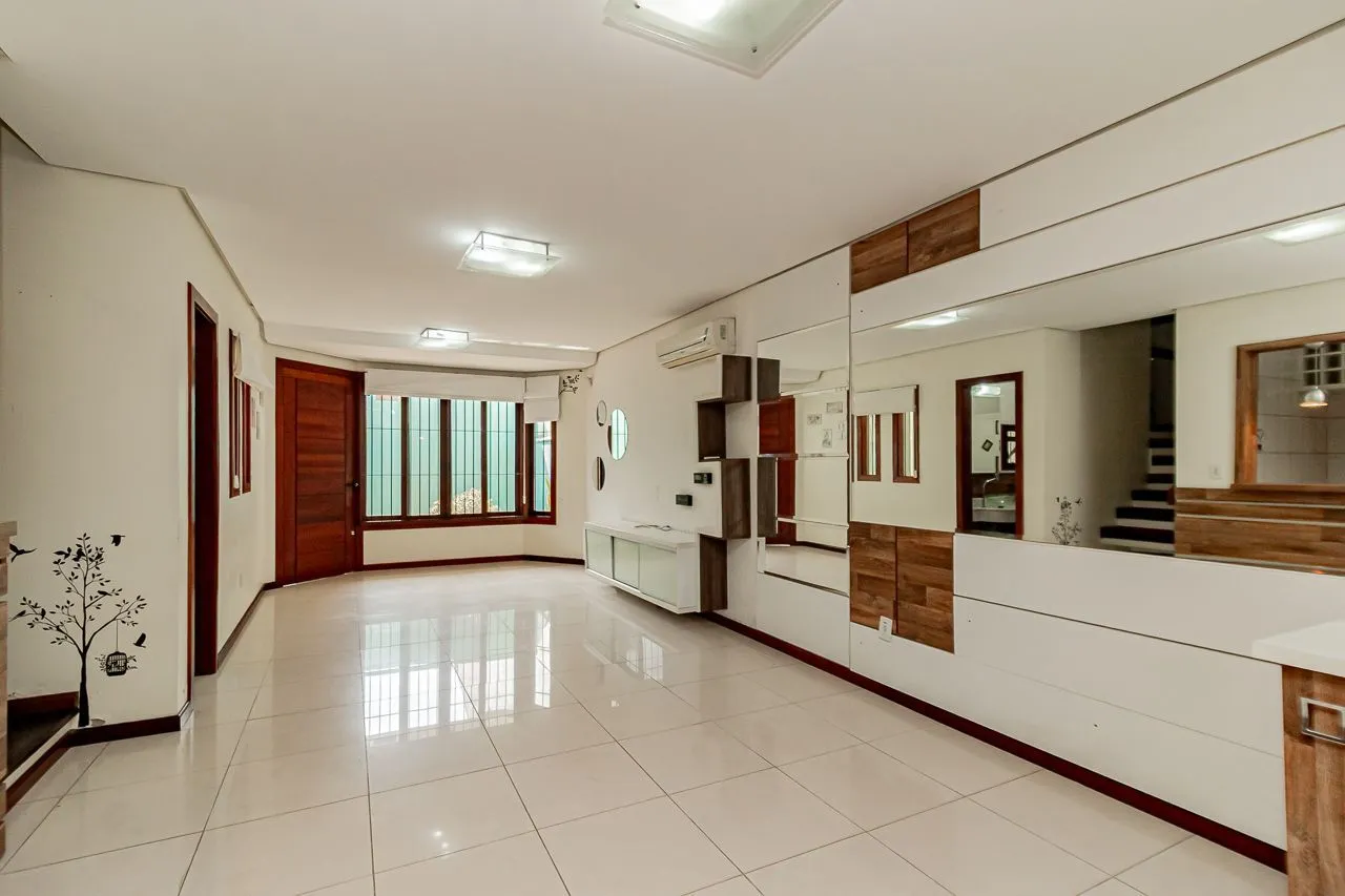 Imagem Oportunidade em Ipanema: Casa em Condomínio Fechado com Suíte Master, Hidromassagem e Alto Padrão