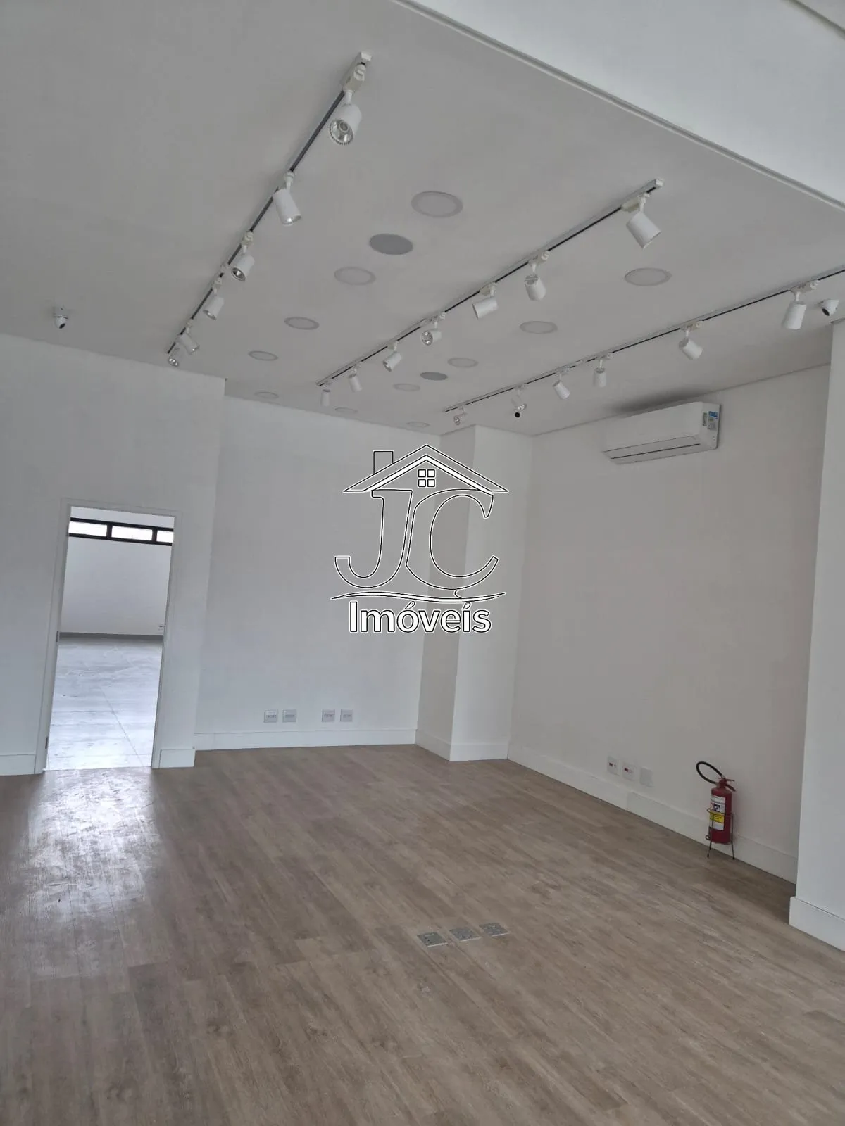 Imagem SALÃO PARA LOCAÇÃO, COM 135 M² NO JARDIM PAIQUERÊ - VALINHOS/SP