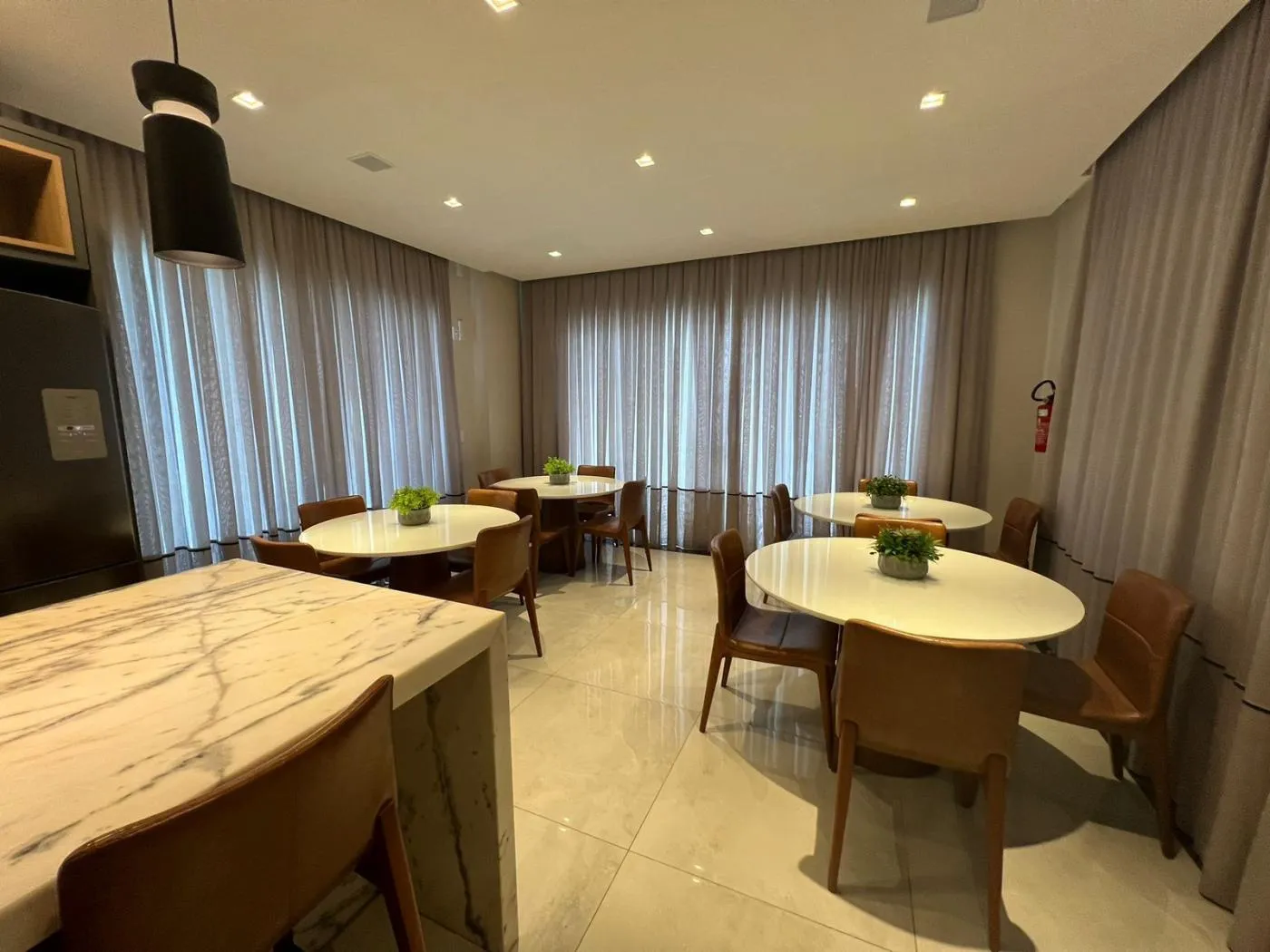 Imagem Apartamento para Venda em Itapema, Meia Praia, 3 dormitórios, 3 suítes, 4 banheiros, 2 vagas