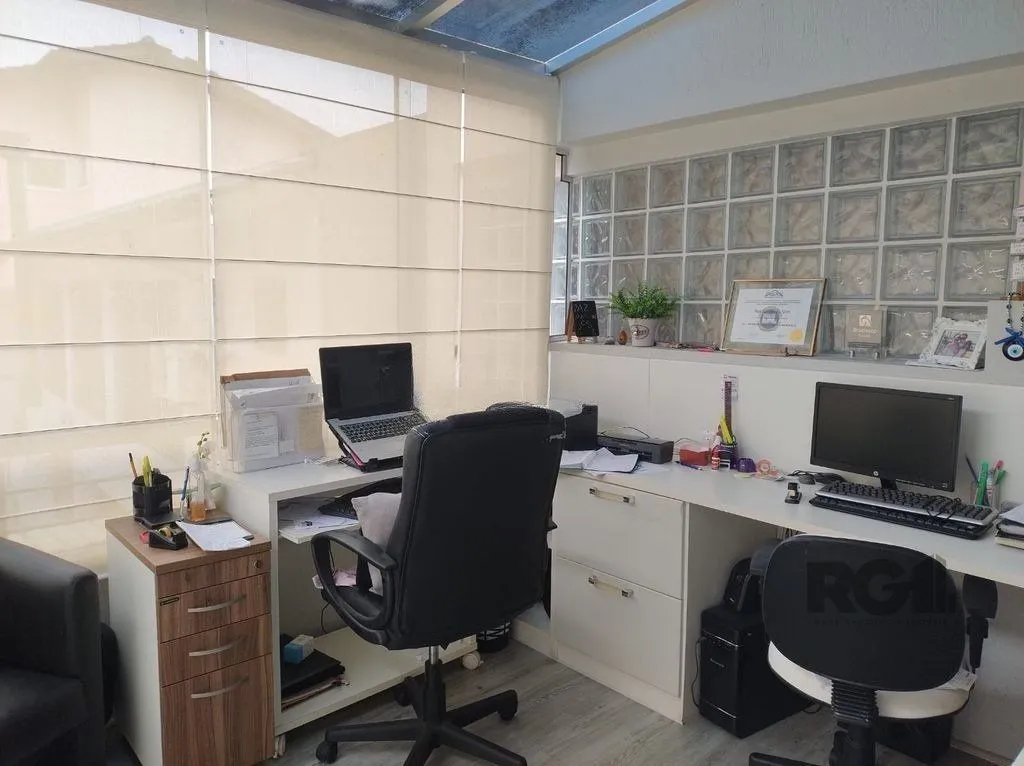 Imagem Casa de 307m² - 3 dormitórios, piscina, 4 vagas no bairro Espírito Santo