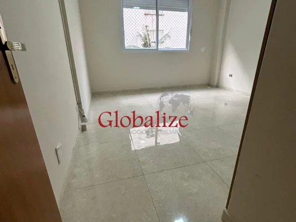 Imagem Apartamento à venda com 300m², 4 qurtos, 1 suíte, dependência, vista mar por R$1.320.000,00 no Gonzaga em Santos