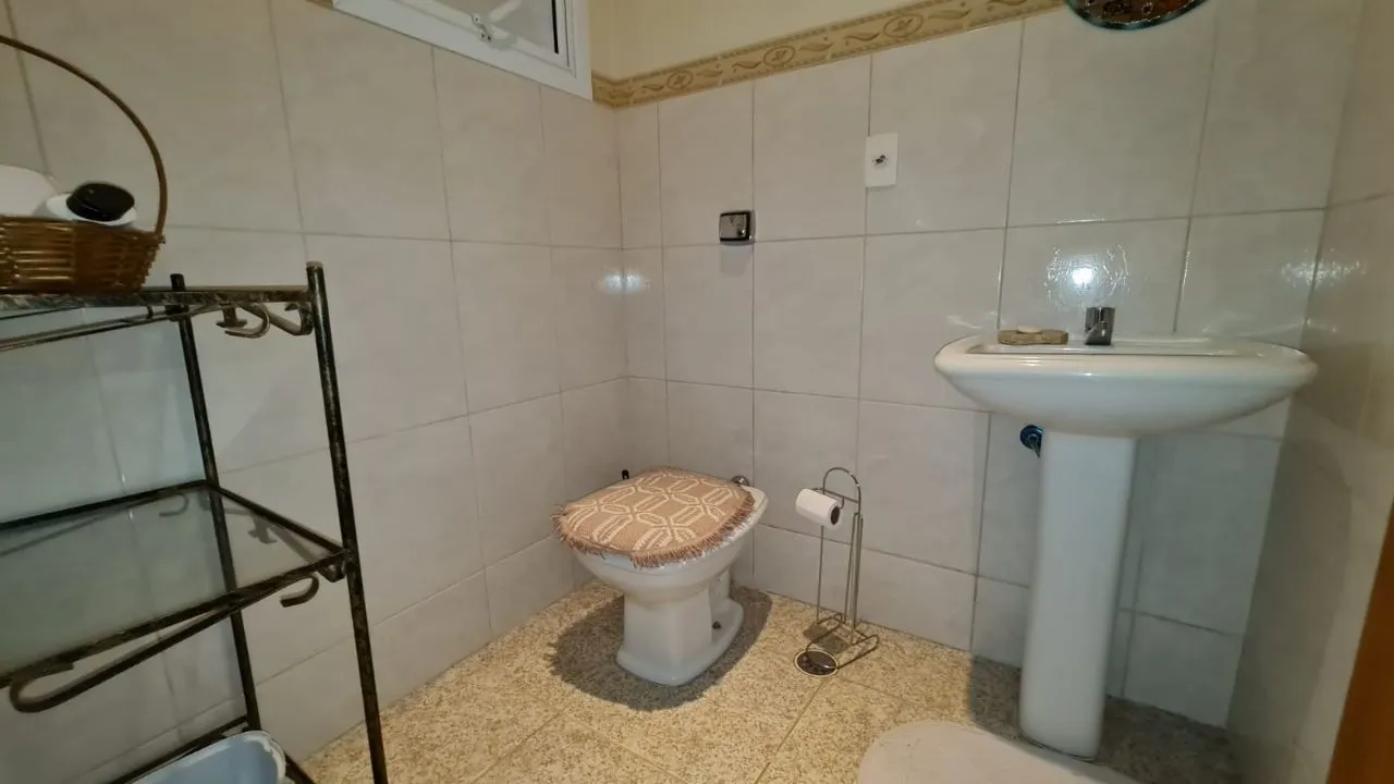 Imagem Sobrado à venda em condomínio Ibiti Royal