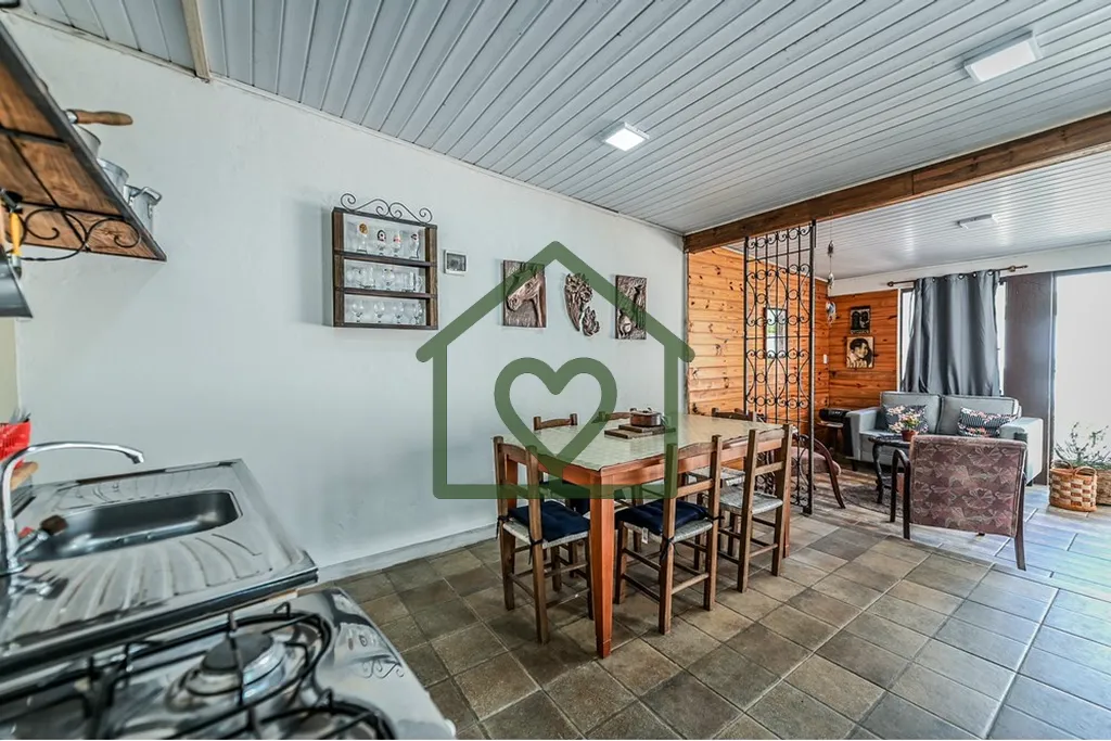 Imagem Ótima casa, com perfeita posição solar, podendo ser utilizadas concomitante comercial e residenci...