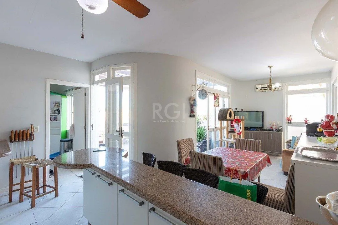 Imagem Casa para Venda com 4 dormitórios no bairro Hípica