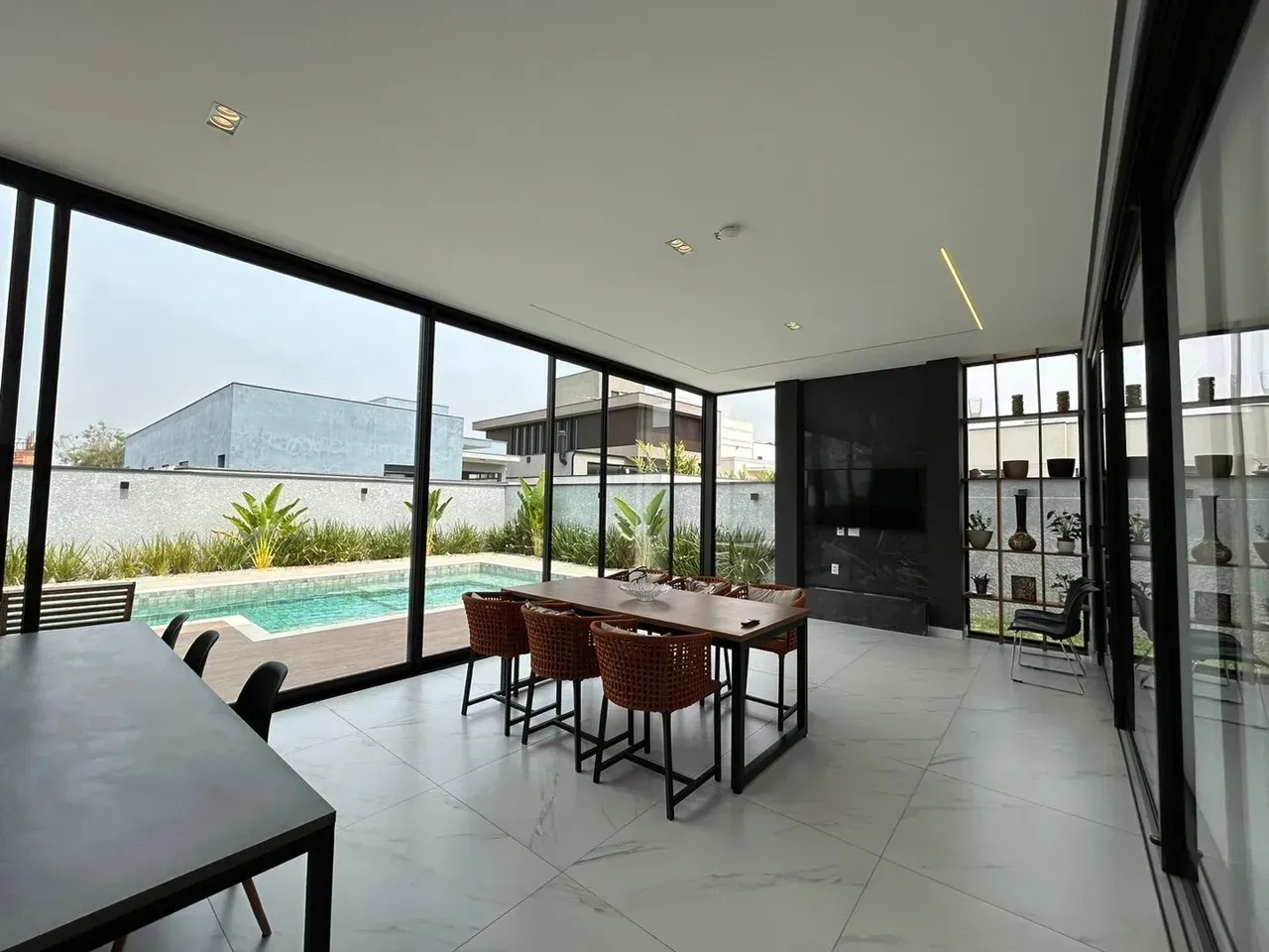 Imagem Imperdível: Casa em condomínio à venda em Alphaville Nova Esplanada, Votorantim-SP. 3 quartos, 5 banheiros, 360,52 m² de área