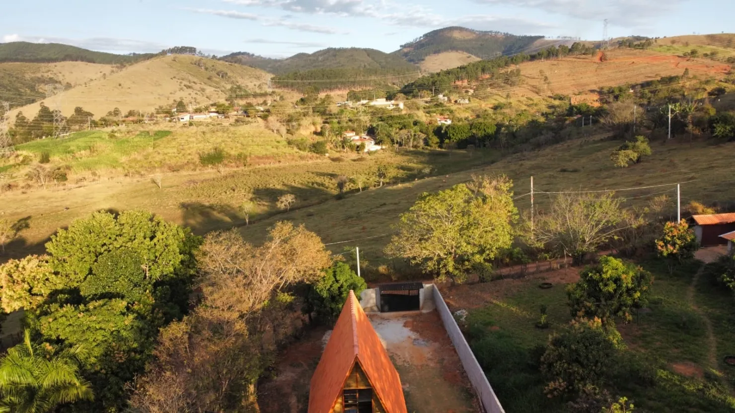 Imagem Chácara à venda 2 Quartos, 3 Vagas, 600M², Goiabal, Pindamonhangaba - SP