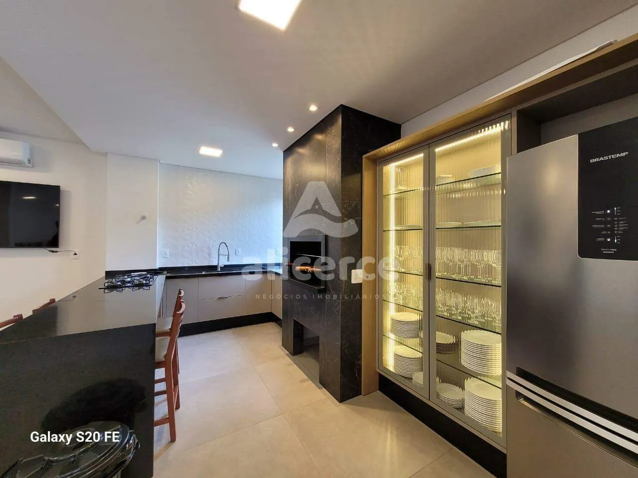 Imagem Apartamento á venda com 02 Dormitórios em Areias - São José -SC.
