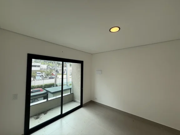 Imagem Casa à Venda com Piscina e Salão de Lazer no Portal dos Ipês - Cajamar/SP