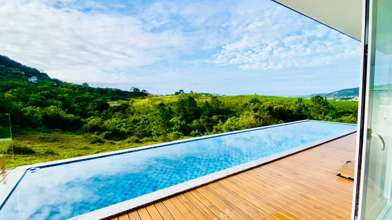 Imagem Casa de Luxo em Garopaba-SC, Ferraz: 2 Suítes, Piscina, Vista Mar, 280m² - Imperdível!