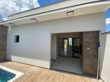 Imagem Oásis Residencial no Condomínio Horto Villagio: Casa Térrea com Piscina e Elegância Inigualável