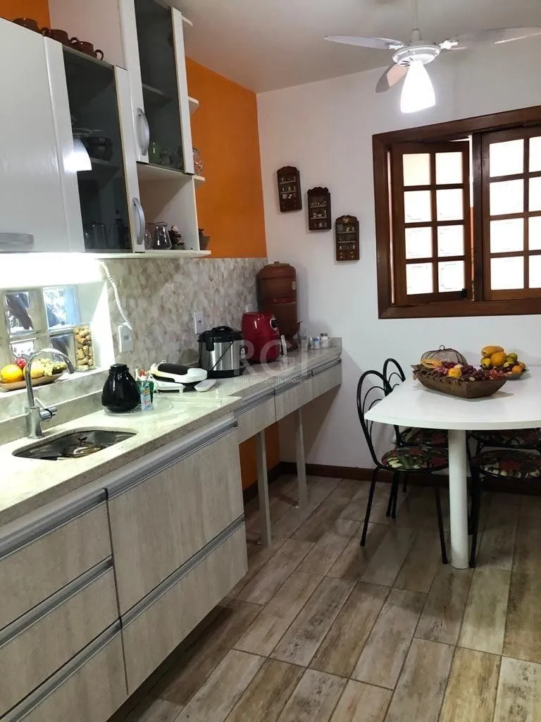 Imagem Casa para Venda - 178.5m², 3 dormitórios, sendo 2 suites, 2 vagas - Tristeza