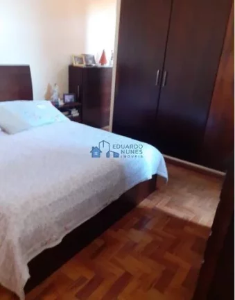 Imagem CASA COM 04 QUARTOS, 03 VAGAS, RUA PLANA NA SERRA