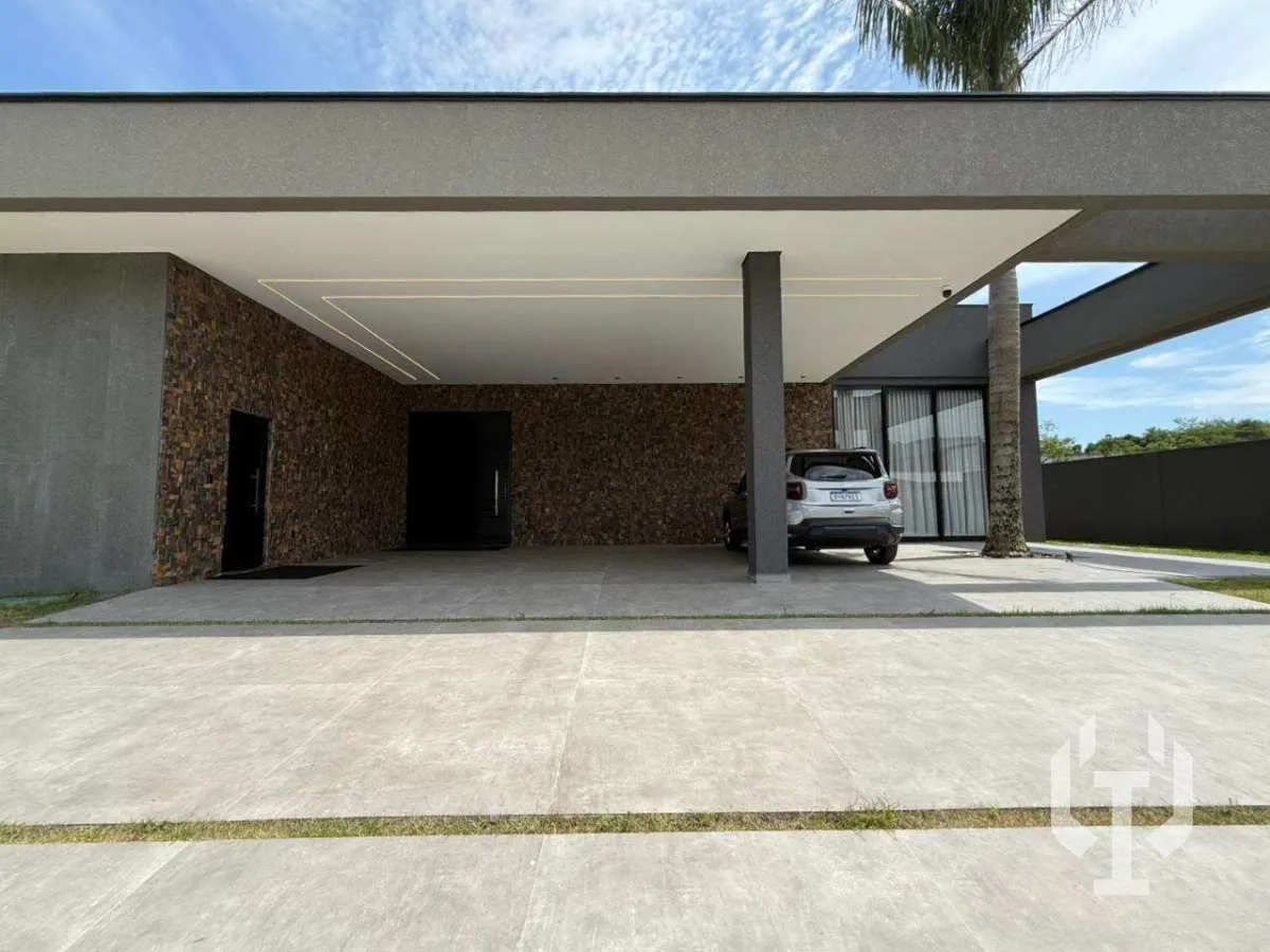 Imagem Casa de condomínio à venda, no Chácara Flora em Itapema, Casa branca, com 5 quartos, 563m2