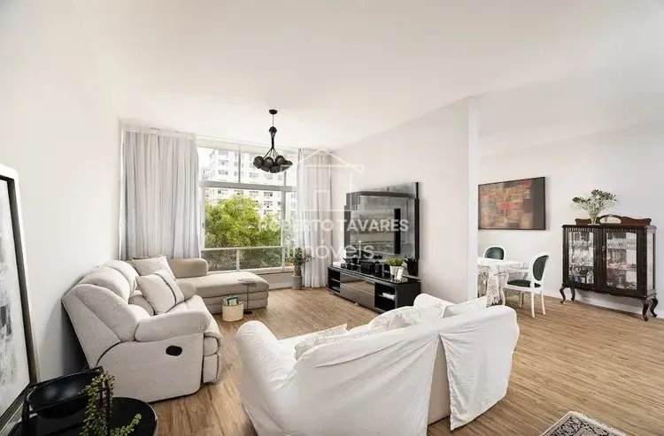 Imagem Apartamento com 294m², 5 dormitórios, 2 Suítes - 2 Vagas, para quem quer viver no sossego com grandes e deliciosos espaços, aqui é para viver em paz total. Esse imóvel é um achado, muito ensolarado, ótimo preço por m².