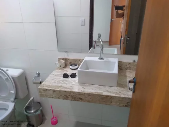 Imagem Casa em Condomínio de Luxo para Locação em Camaçari-BA, 3 Quartos, 3 Suítes, 2 Salas, 2 Banheiros, 4 Vagas, 280m².