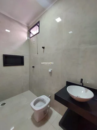Imagem Casa à venda, com 8 quartos, 240m2