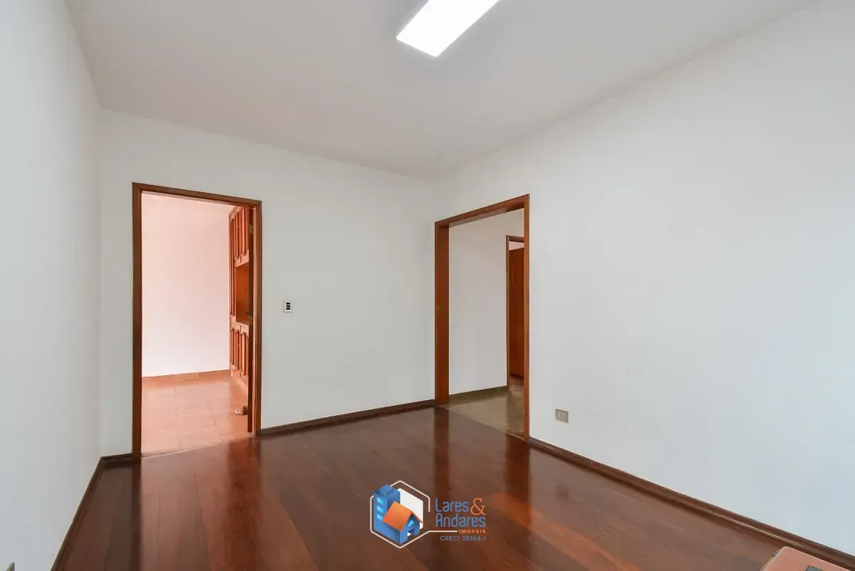 Imagem Sobrado para venda em Planalto Paulista com 4 quartos, sendo 2 suítes, 331m²