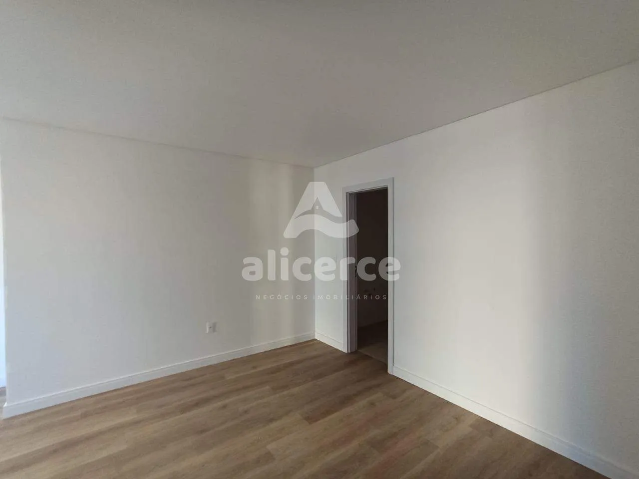 Imagem Apartamento à venda bairro no Floresta com 04 dormitórios, 01 suítre master com 154 m2