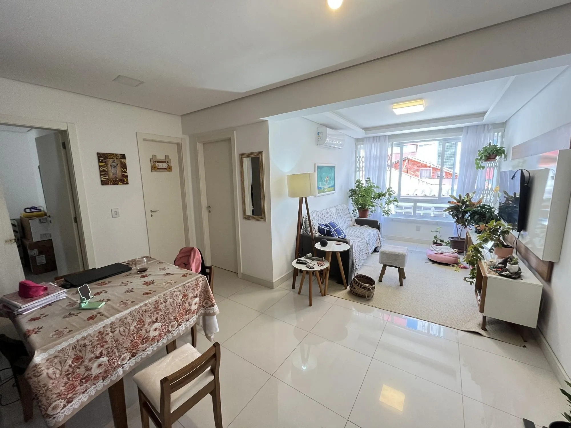 Imagem Apartamento de 2 quartos, suíte e 1 vaga de garagem no bairro Santana em POA/RS