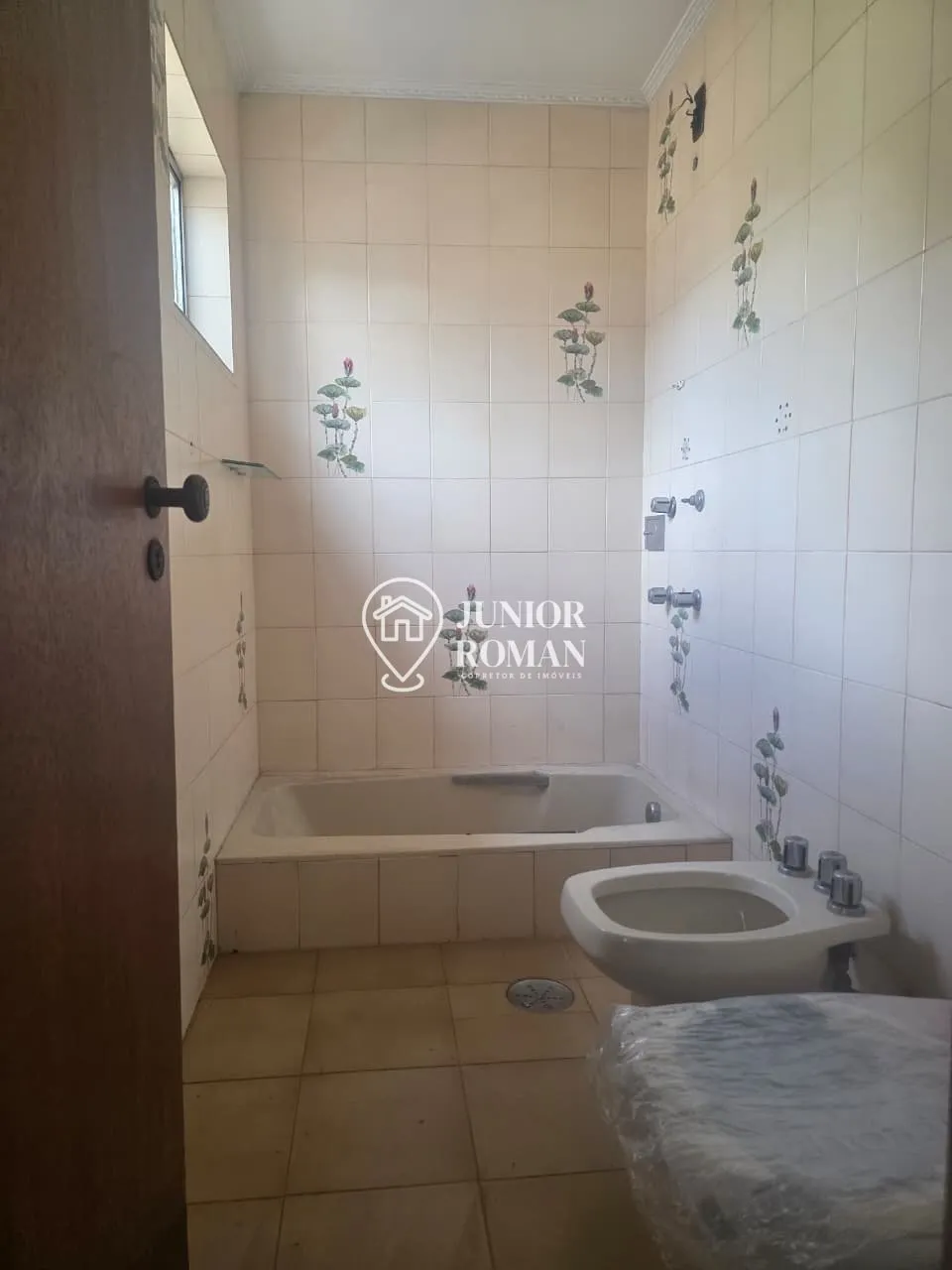 Imagem CASA SEMI MOBILIADA 3 DORM l EDÍCULA l CHURRASQUEIRA l 5 VAGAS | LOCAÇÃO RESIDENCIAL OU COMERCIAL