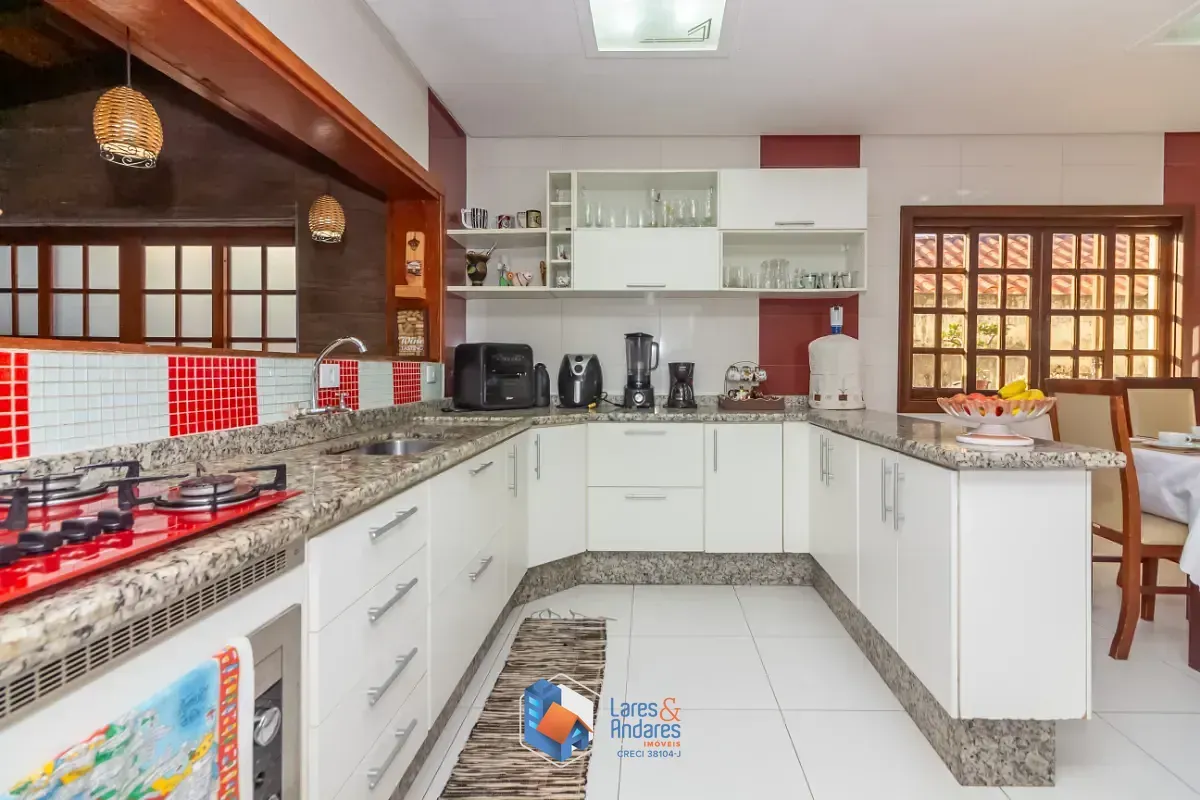 Imagem Sobrado para venda em Jardim Regina com 3 quartos, sendo 1 suíte, 224m²
