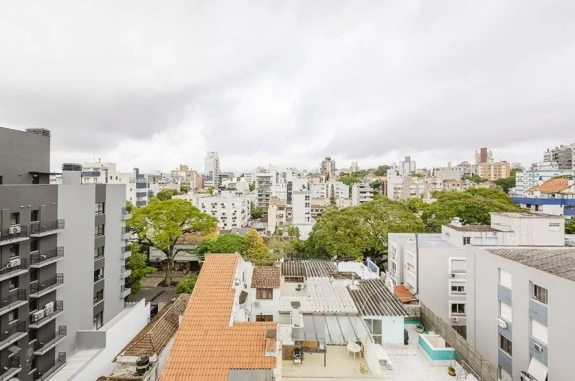 Imagem Excelente Apartamento semimobiliado de 71 m² privativos no Bairro Petrópolis.