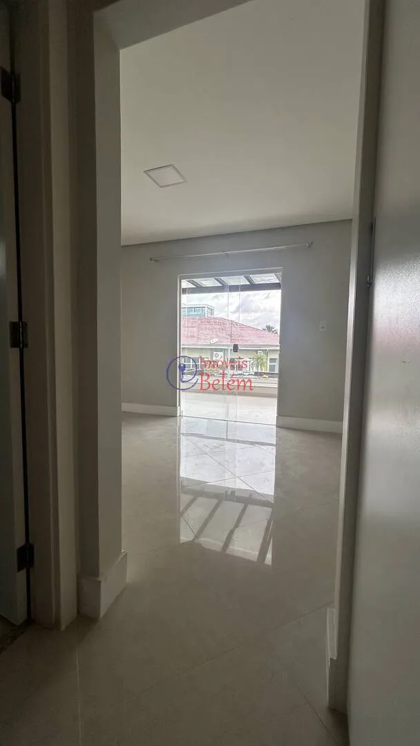 Imagem Mansão 3 Suítes com Piscina e Pé-Direito Duplo - Montenegro Boulevard