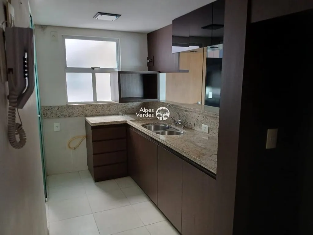 Imagem Vende-se apto em boa localização de Porto Alegre-1 Quarto- R$660.000,00