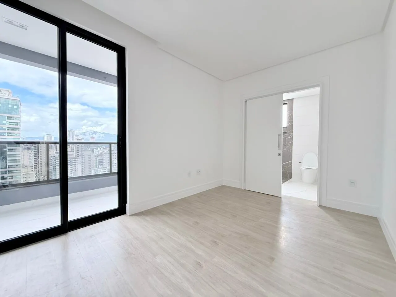 Imagem Apartamento à venda com 206m2 por R$ 3.290.000,00