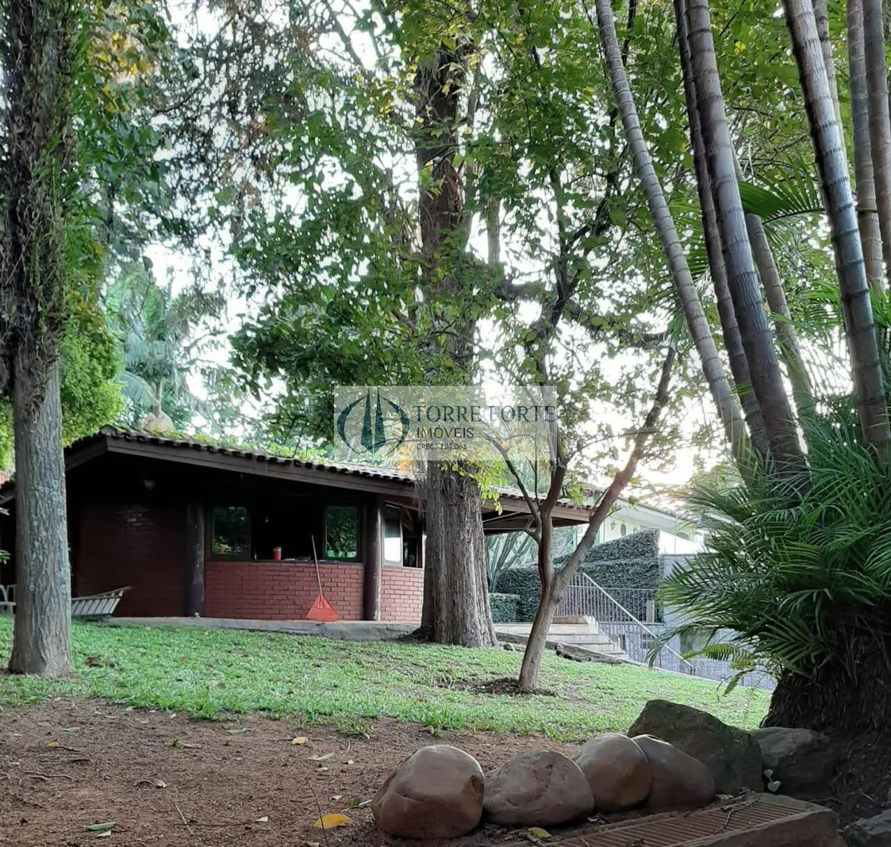Imagem Casa térrea 3 suítes | 500 m² | 8 vagas | Terreno 1.000m²