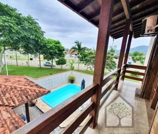 Imagem Excelente Casa com 370 m² no Carianos