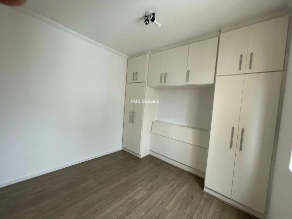 Imagem Apartamento à venda em Moema, com 3 quartos sendo 1 suíte, 3 banheiros, 1 vaga.