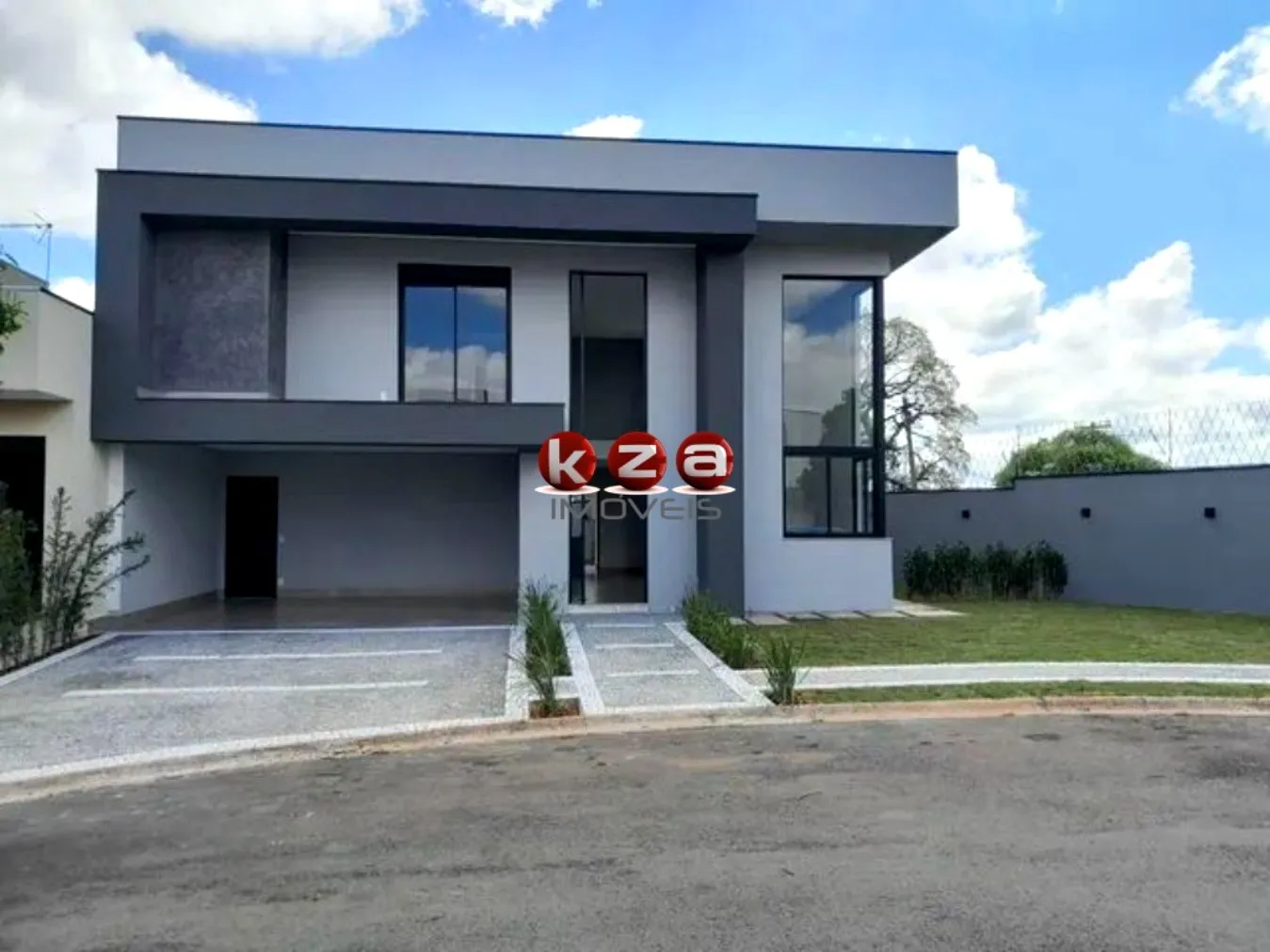 Foto do imóvel Luxuosa Casa em Condomínio à Venda em Valinhos-SP, Bairro Le Village 3 Quartos, 3 Suítes, 2 Salas, 5 Banheiros, 2 Vagas, 230m².