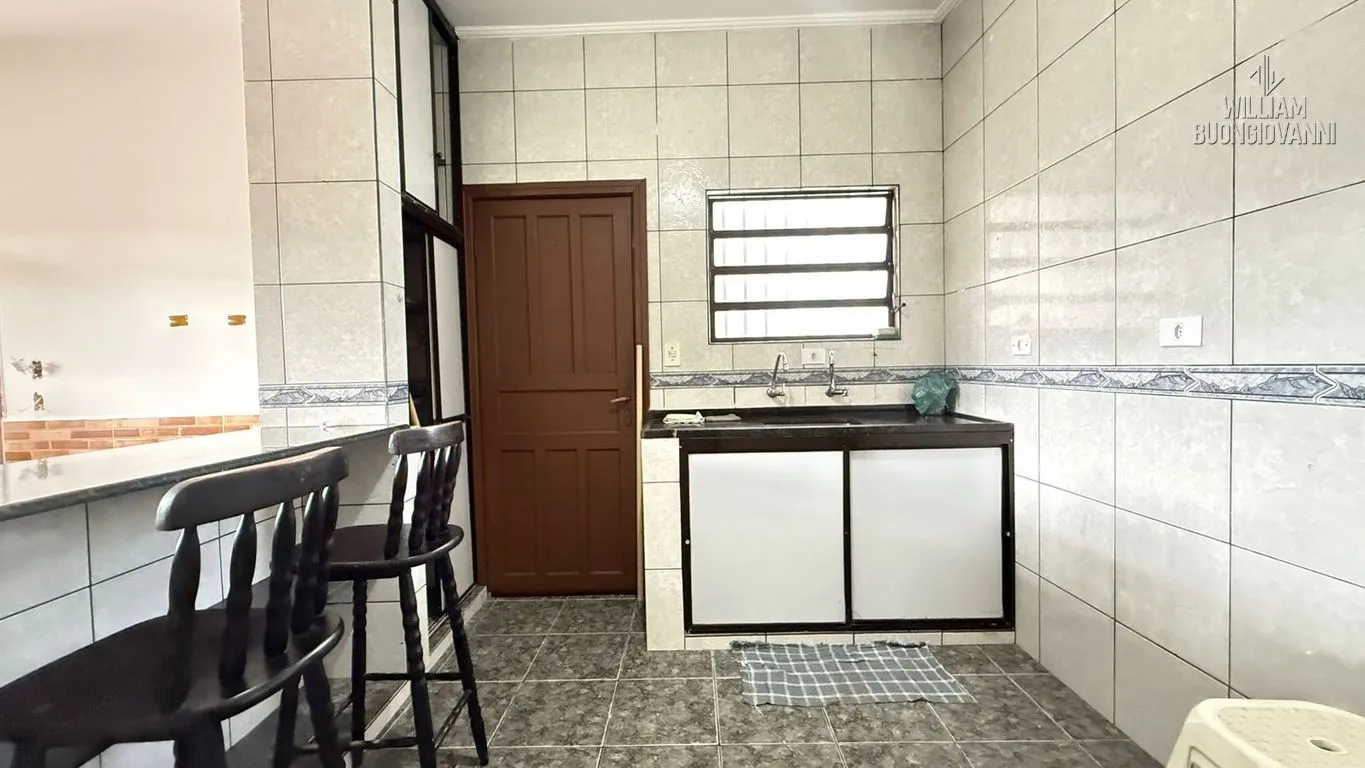 Imagem Casa c/ Suíte, 2 Vagas e Excelente Localização na Ocian