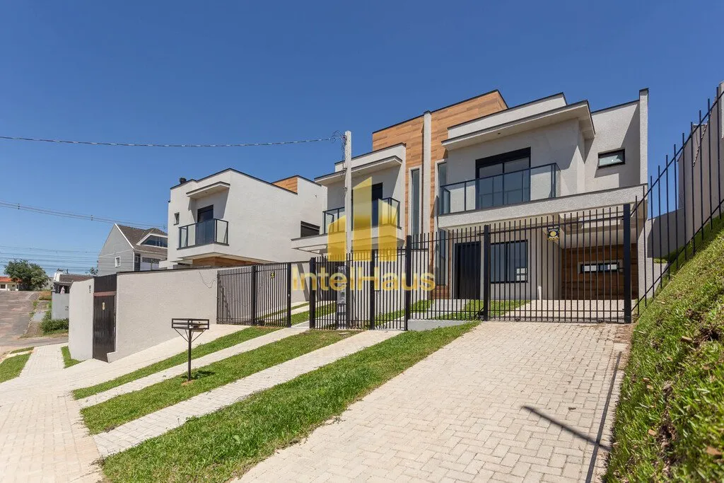 Imagem Sobrado no bairro Atuba, em Curitiba, ideal para quem busca conforto, segurança e praticidade em um...