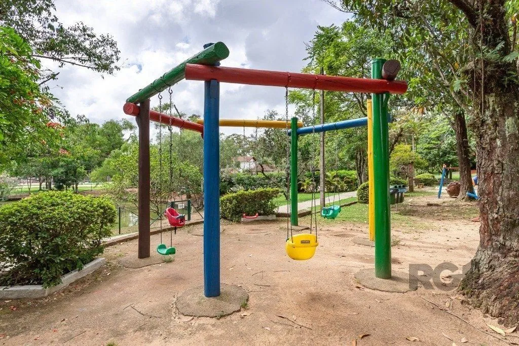 Imagem Casa com 4 quartos, suíte, churrasqueira, vaga de garagem, no bairro Elsa, Viamão/RS