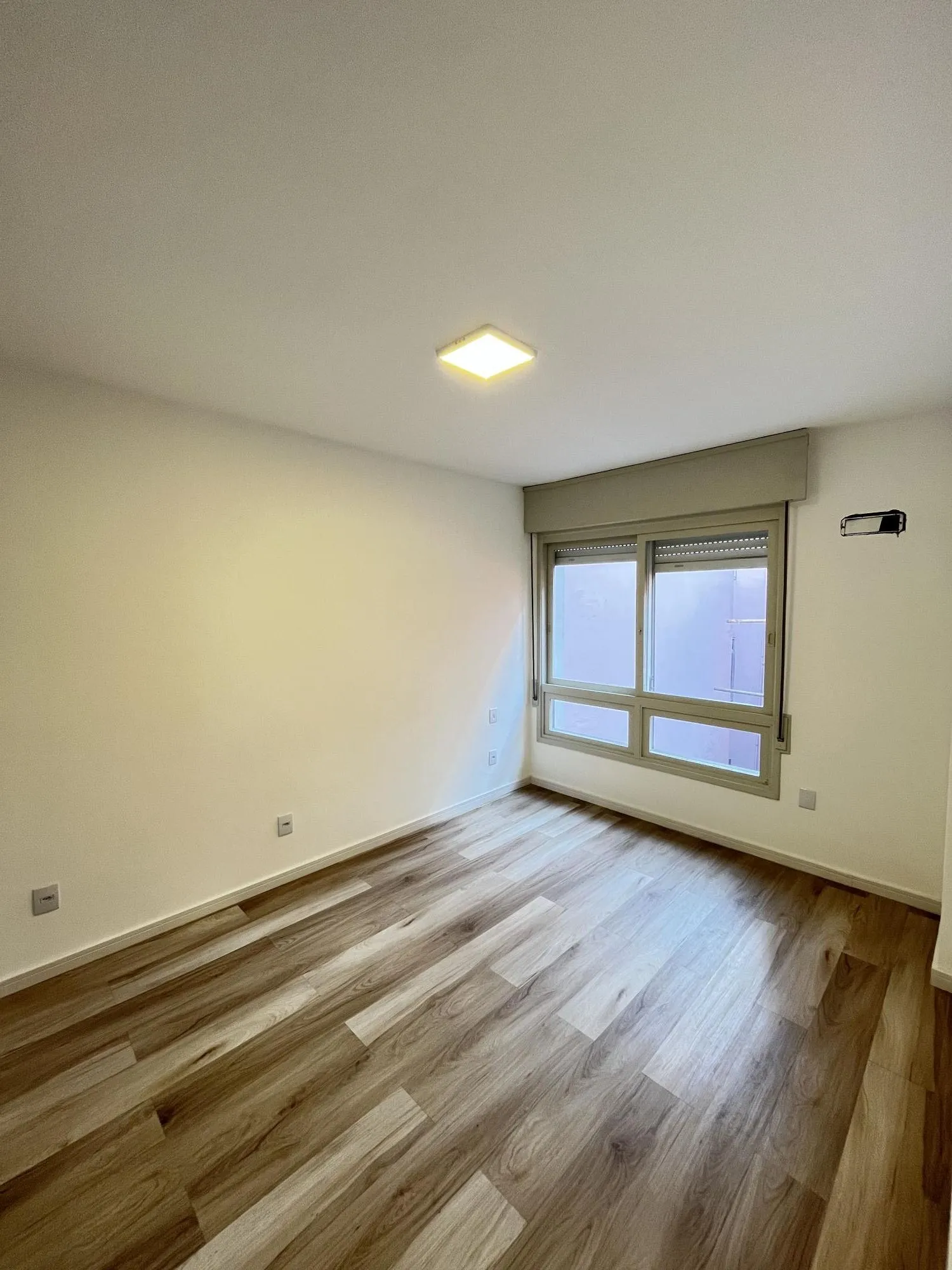 Imagem Apartamento de 2 quartos, suíte e 1 vaga de garagem no bairro Bom Fim em POA