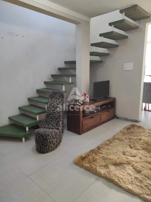 Imagem Casa à Venda na Praia dos Ingleses | Conforto, Privacidade e Excelente Localização em Florianópolis/SC**