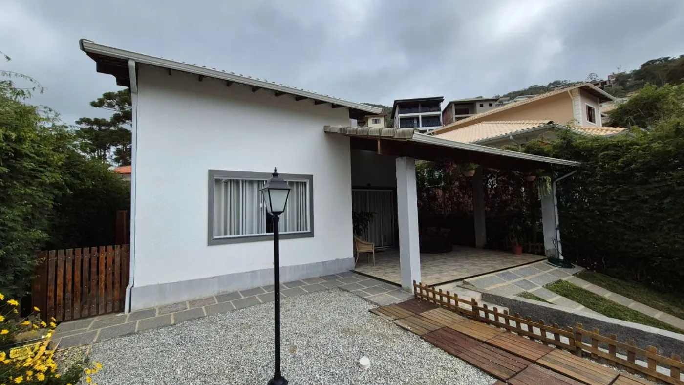 Imagem Casa em Condomínio para Venda em Teresópolis / RJ no bairro Albuquerque