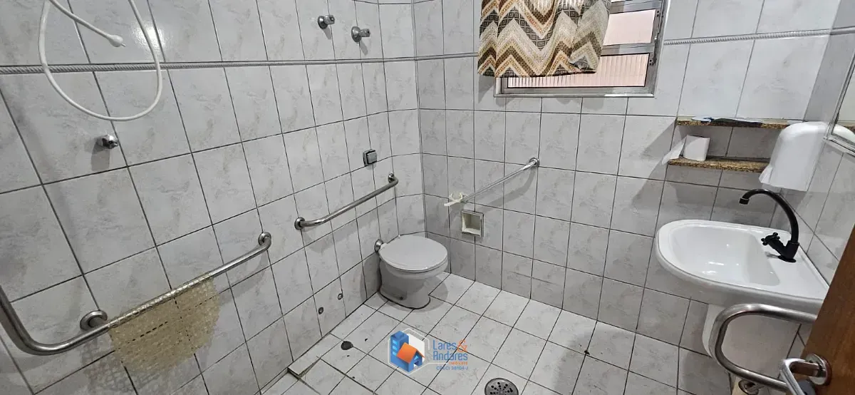 Imagem Sobrado para venda em Jardim Regis com 5 quartos, sendo 1 suíte, 218m²