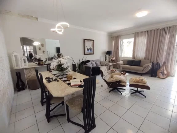 Imagem Casa de 240m² à venda, com 3 quartos (1 suíte), localizada em Candeias, Jaboatão dos Guararapes - Pernambuco.