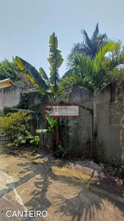 Imagem Vendo Excelente oportunidade na Lapa. Casa de 2 Dormitórios sendo uma suíte, sala em 2 ambíentes, 2 vagas de garagem, áreatotal 171m2, frente para 2 ruas, Jardim com algo natural, quintal com Árvores frutíferas produzindo, aproveite essa oportunidade, Val