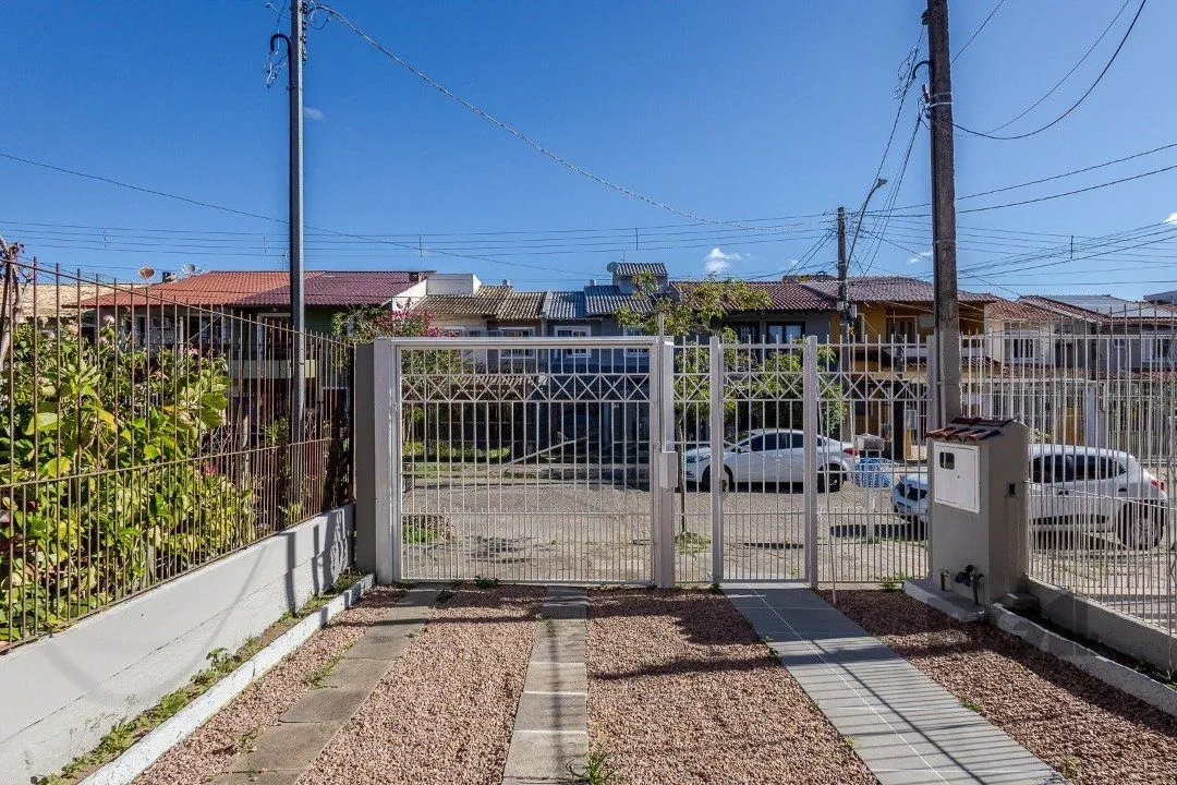 Imagem Casa 103m² - 3 dormitórios, 1 suíte, piscina, 2 vagas no bairro Hípica