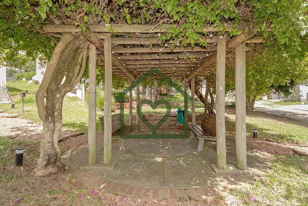 Imagem Venha conhecer a casa dos seus sonhos! Localizada em um Condomínio que valoriza as áreas de lazer ...