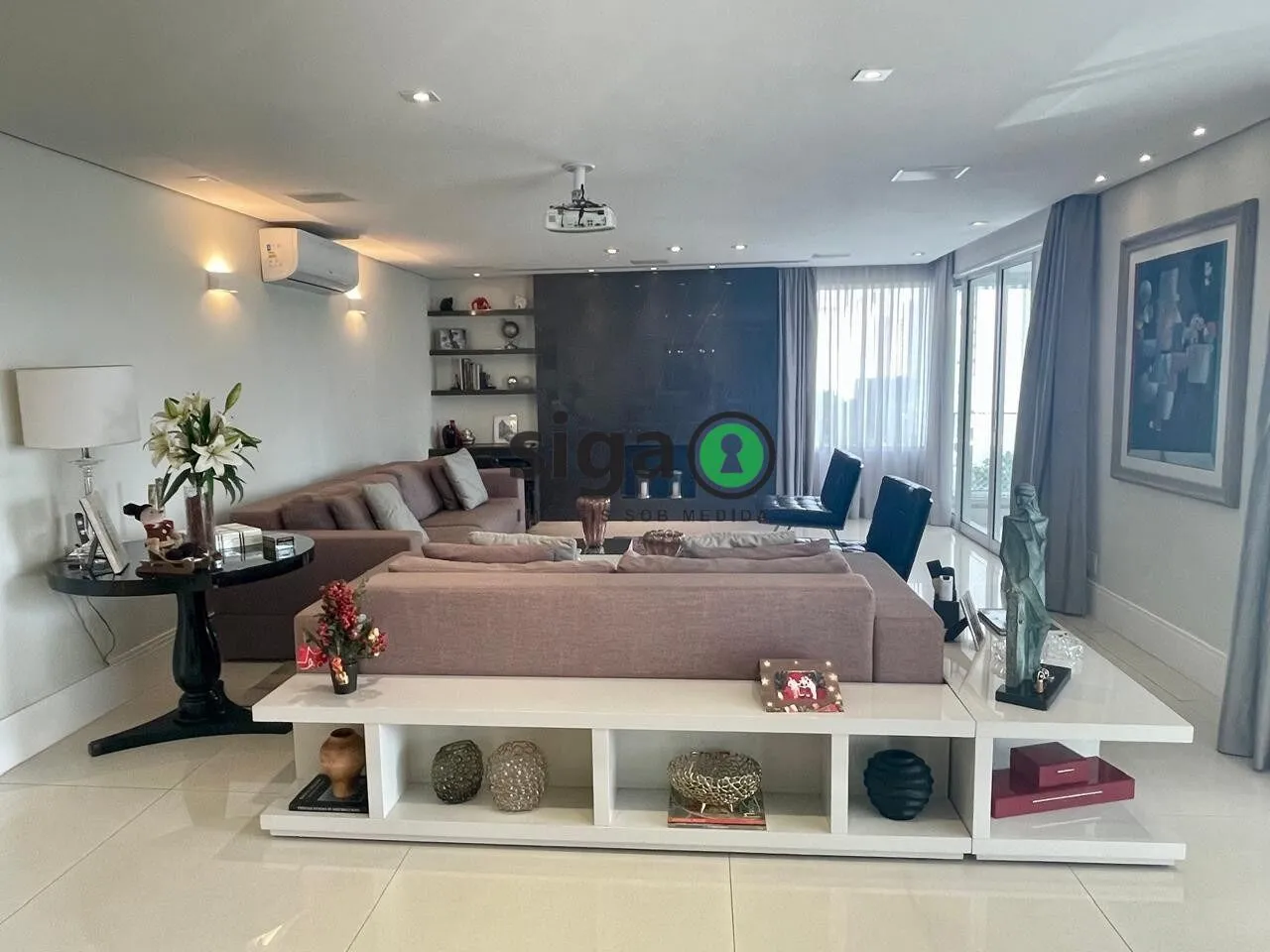 Imagem 370m² de Sofisticação com 4 Suítes, 5 Vagas e Vista Privilegiada no Campo Belo.