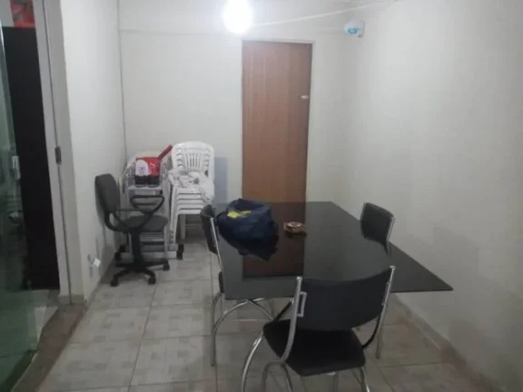 Imagem Excelente apartamento com área privativa em formato de 'U" com árvores.....